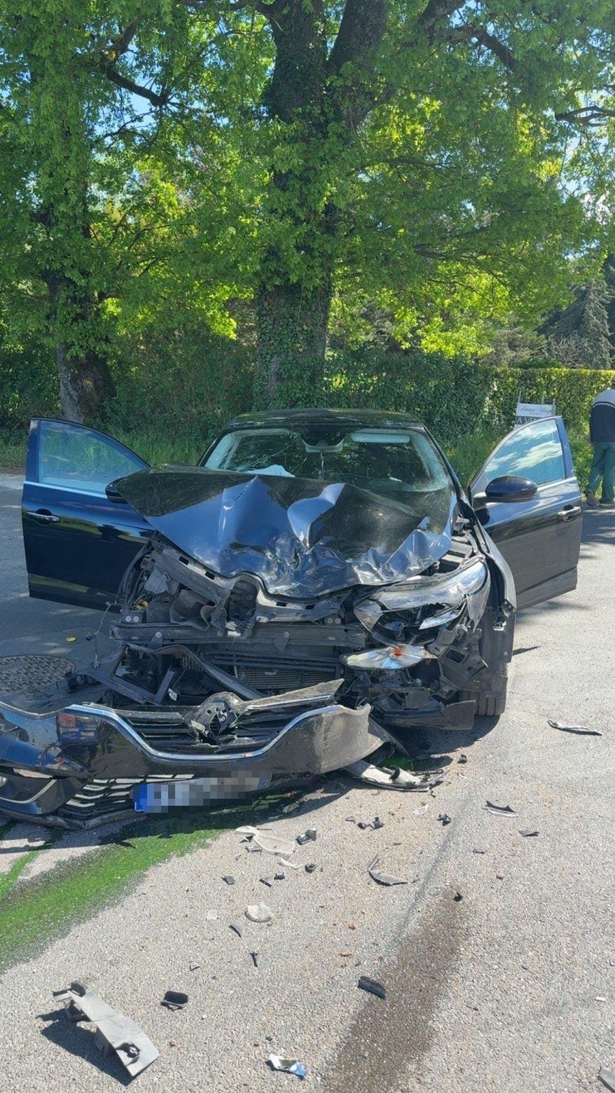 Véhicule accidenté pris en charge par JLAUTO